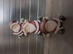 ohgreen Beelden|3 kerstmannen op elkaar met lichtjes