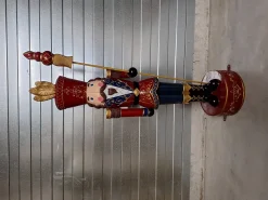 ohgreen Beelden|Notenkraker staf link met lichtjes