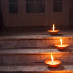 ohgreen Kaarsen|Tuinkaars Royal flame in terracotta schaal 13u - ivoor