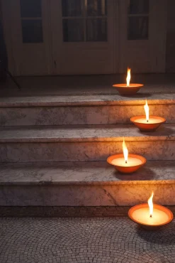 ohgreen Kaarsen|Tuinkaars Royal flame in terracotta schaal 13u - ivoor